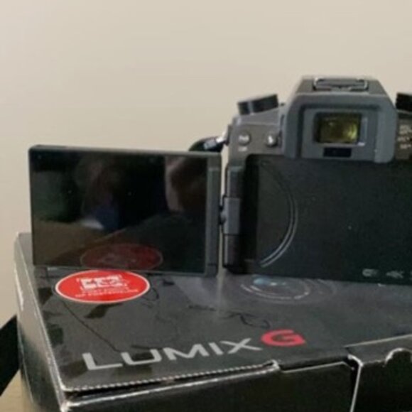 panasonic lumix DMC-G7W digital camera *comes with box* - Picture 4 of 8